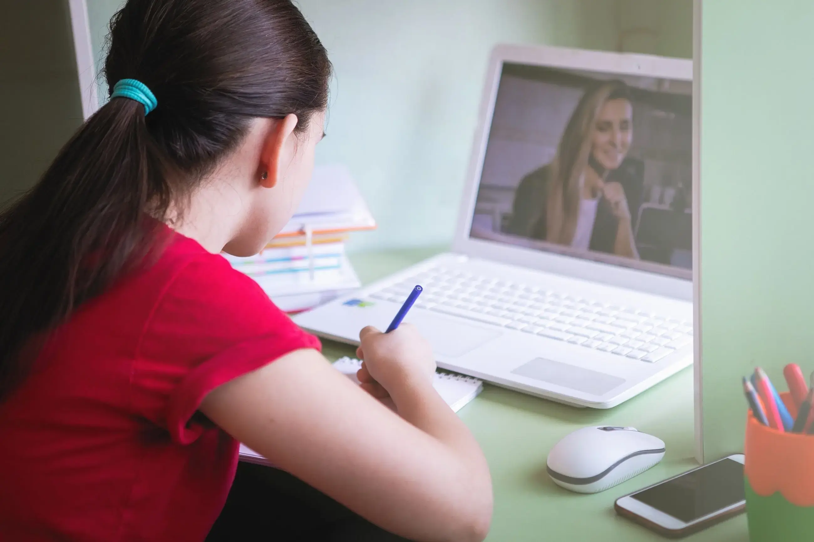 Türkiye İş Bankası ve Okul Destek Derneğinden Öğrencilere 40 Bin Saate Varan Dijital Eğitim Desteği