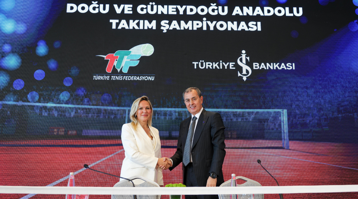 Türkiye Tenis Federasyonu Başkanı Şafak Müderrisgil  ve Türkiye İş Bankası Genel Müdürü Hakan Aran